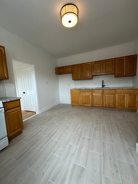 Building Photo - 307 Amity St