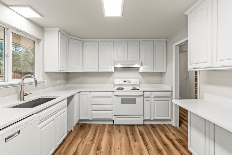 Building Photo - 10914 93rd Ave SW