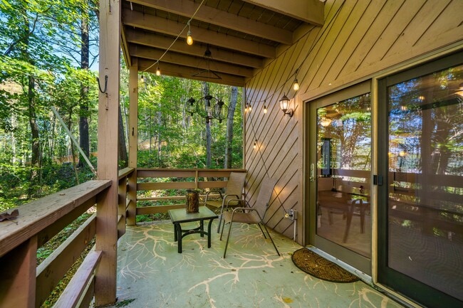 Building Photo - 305 Piney Mountain Dr