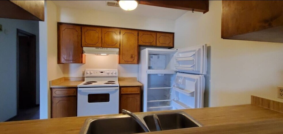 Building Photo - 5112 Shadylane Dr