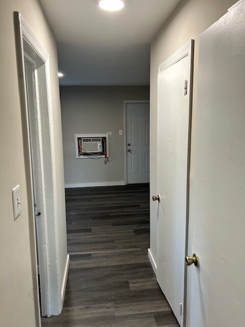 Building Photo - 1095 Hutton St