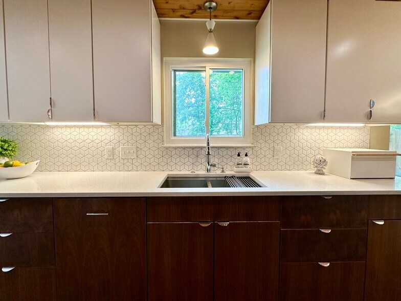 Building Photo - 2707 Ashdale Dr