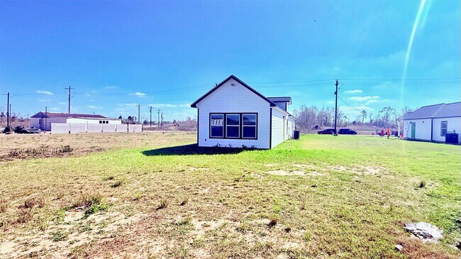 Building Photo - 7018-5914 02