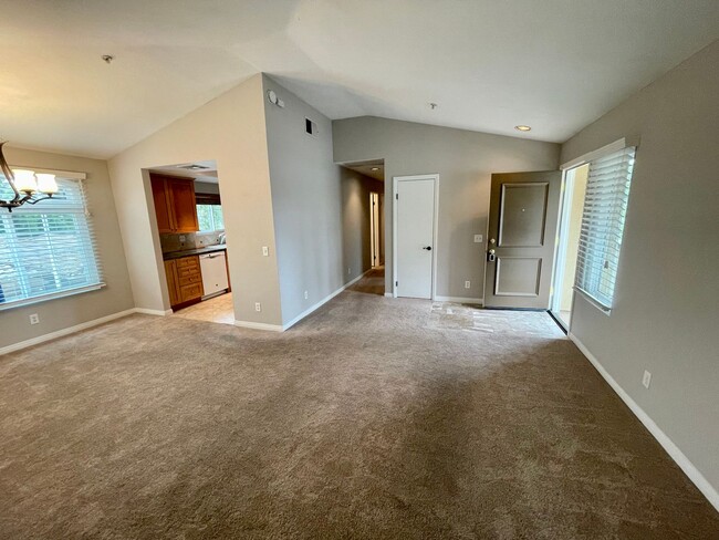 Building Photo - Gorgeous Condo for rent in Tustin Ranch