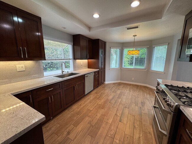 Building Photo - Agoura Hills Gem with Private Yard & HOA Pool