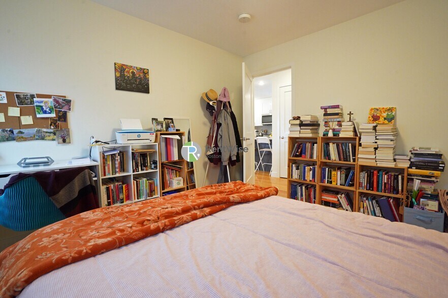 Building Photo - 15 Kelley Ct