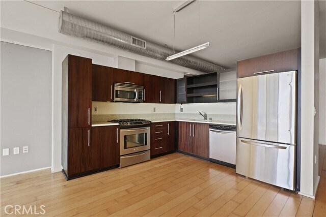 Building Photo - 1100 S Hope St