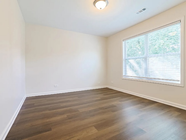 Building Photo - 1064 Crestwood Ln