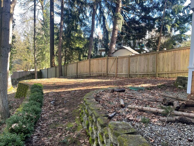 Building Photo - Gorgeous custom built home