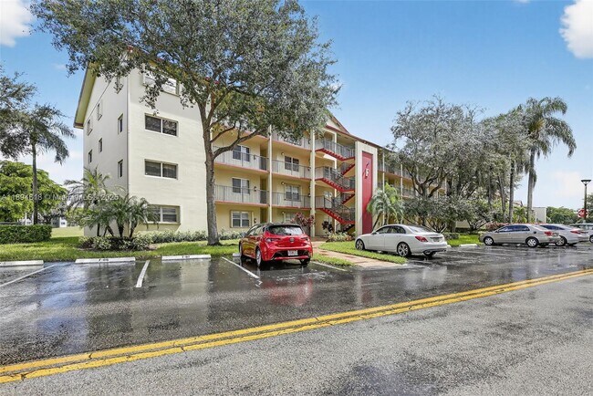 Building Photo - 701 SW 128th Ave