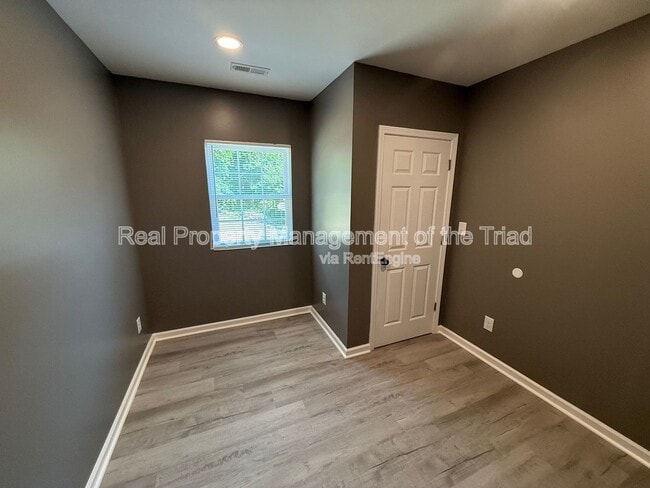 Building Photo - 617 Ross Ave