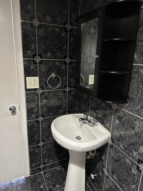 Building Photo - 1300 NE Miami Gardens Dr
