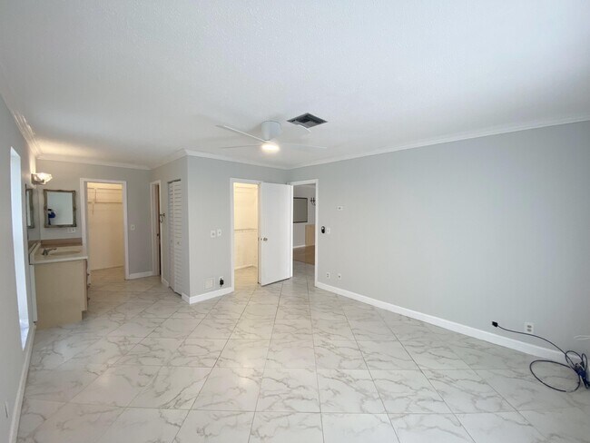 Building Photo - 2480 Juniper Dr