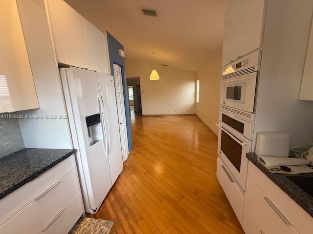 Building Photo - 944 Savannah Falls Dr