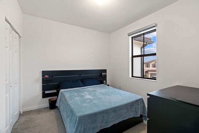 Building Photo - 11025 W 33rd Way