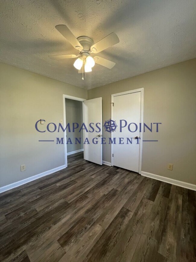 Building Photo - Newly Renovated Just For You!