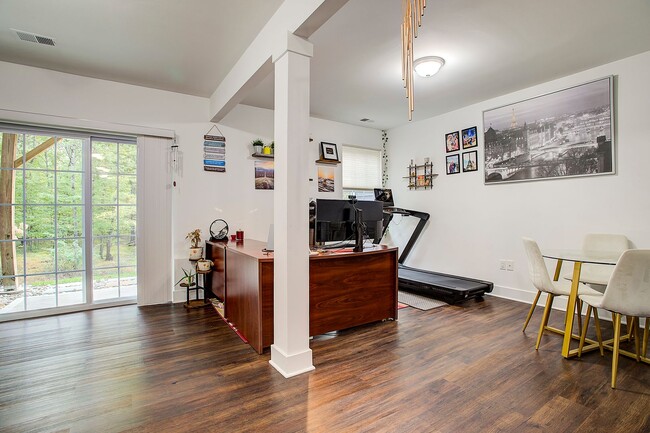 Building Photo - 100 Valentino Dr