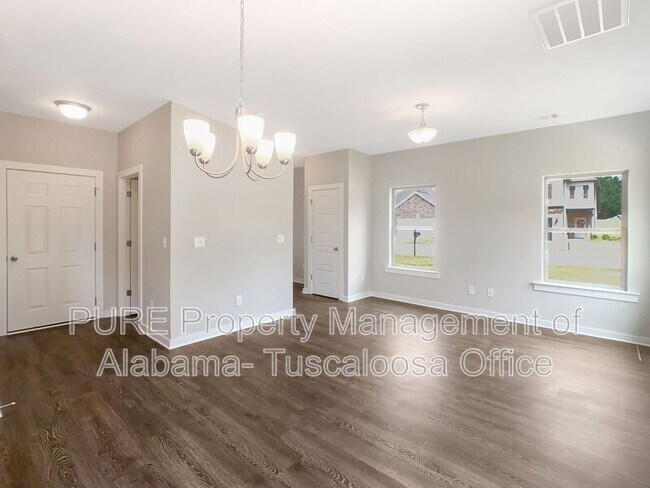 Building Photo - 14421 Chase Dr