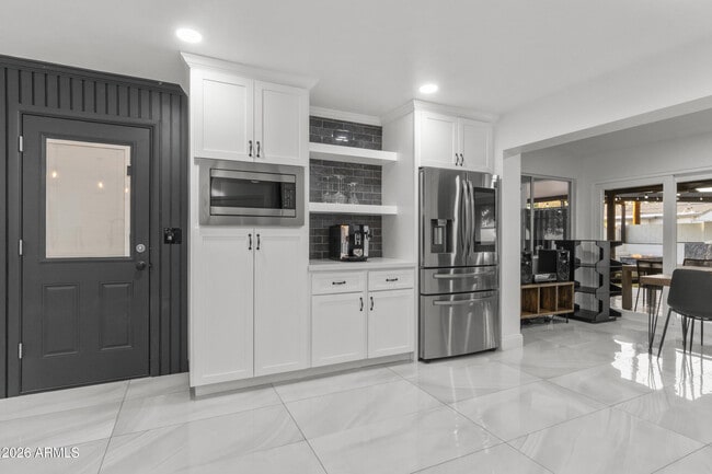 Building Photo - 3938 E Cheery Lynn Rd