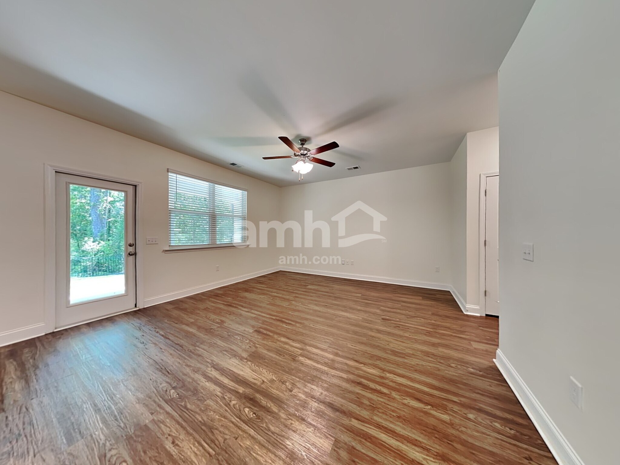 Building Photo - 230 Swan Dr