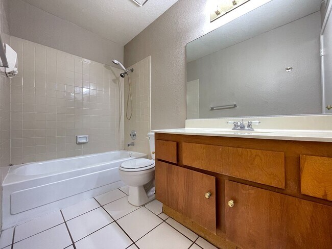 Building Photo - Charming Summerlin retro 2-bedroom home