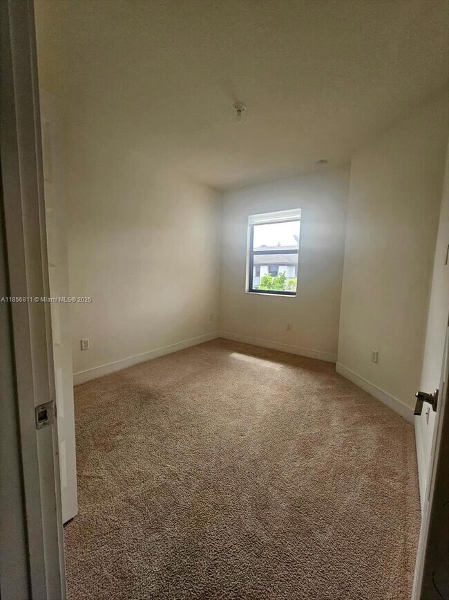 Building Photo - 15839 NW 91st Ct
