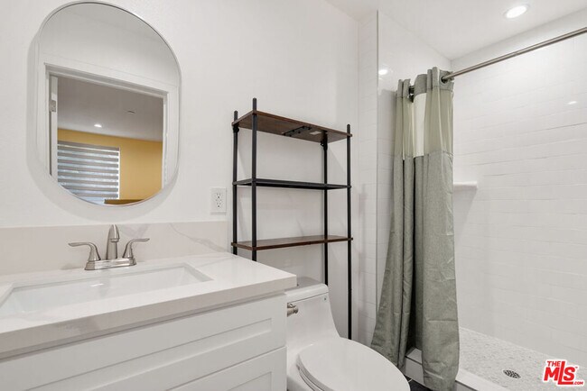 Building Photo - 1341 Mariposa Ave