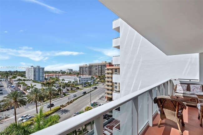 Building Photo - 3140 S Ocean Dr
