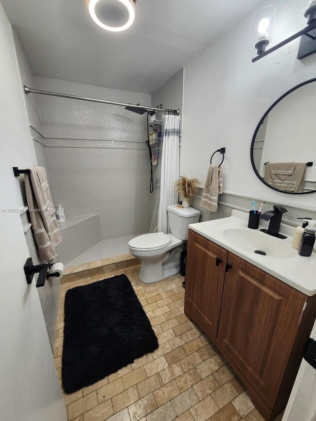 Building Photo - 870 SW 129th Pl