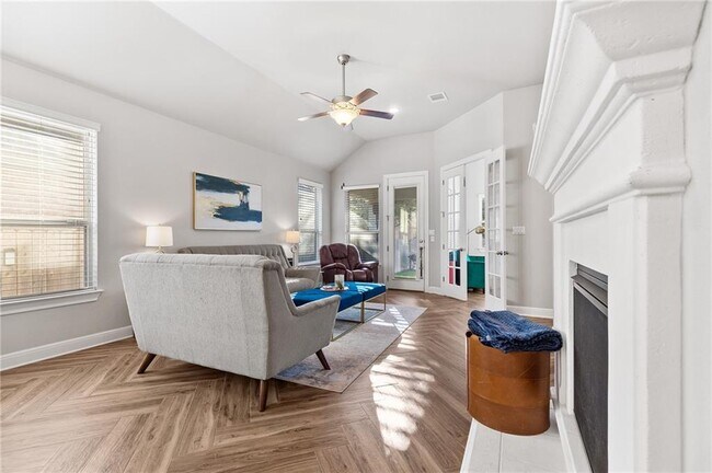 Building Photo - 2925 Mossy Springs Dr