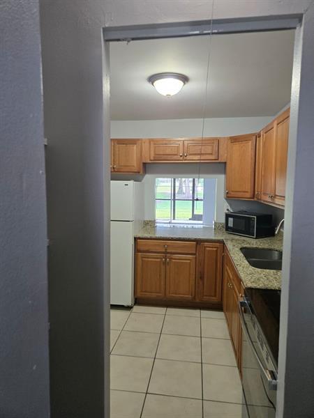 Building Photo - 8001 Fairview Dr