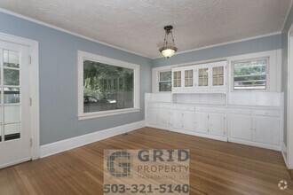 Building Photo - 4+ Bedroom, 2 Bath Craftsman Bungalow Avai...