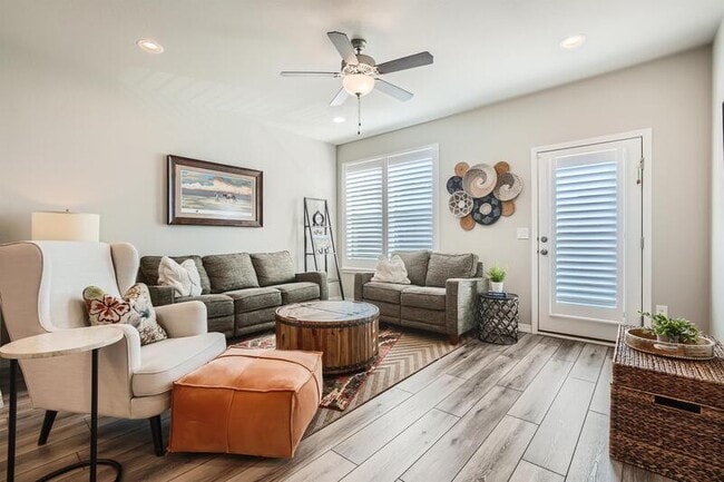 Building Photo - 11241 Modern Mdw Lp