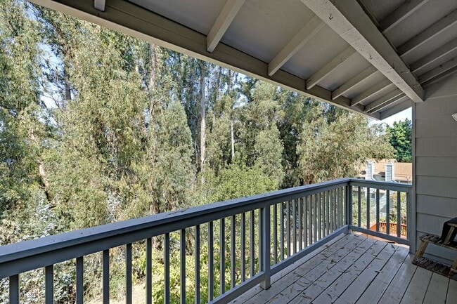 Building Photo - Large, Remodeled 3Bed/2.5Ba Townhome in Ha...