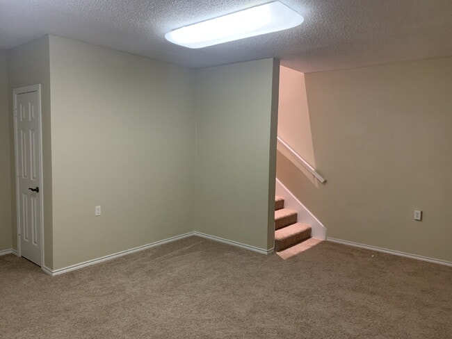 Building Photo - Updated Duplex with Large Basement in Cooper School District!
