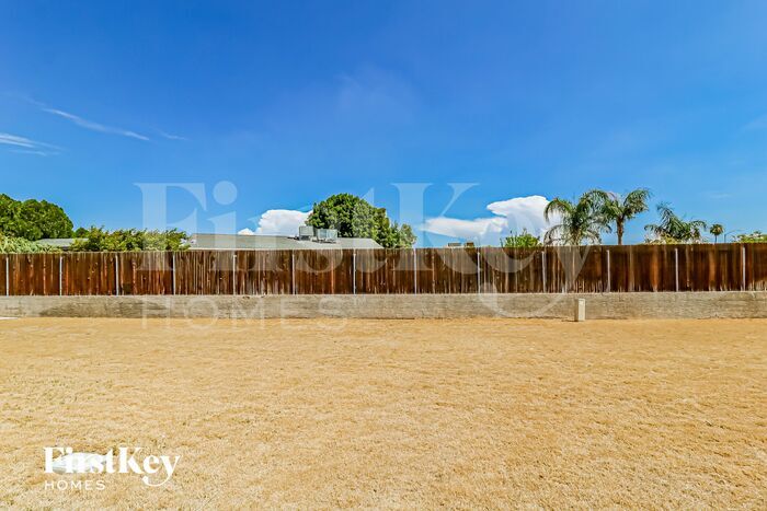 Building Photo - 4720 W Larkspur Dr