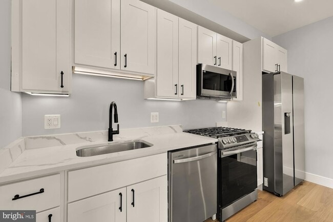 Building Photo - 3215 Mt Pleasant St NW