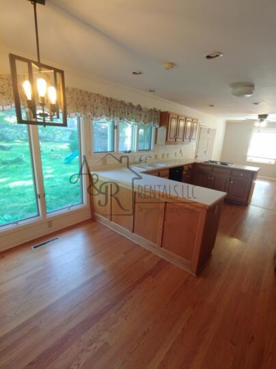 Building Photo - 801 Twin Lakes Dr