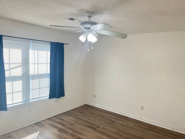 Building Photo - Pet Friendly 3 Bedroom, 2 Bath Duplex in College Park Available Soon!