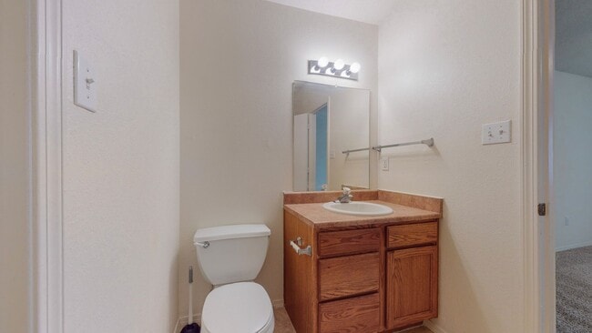 Building Photo - Lovely 3 bedroom home in convenient location.