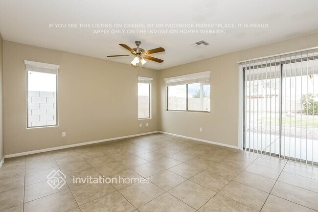 Building Photo - 1618 E Daniella Dr