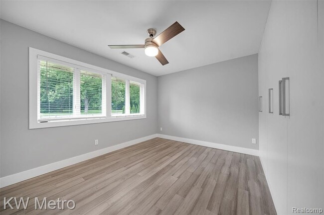 Building Photo - 4096 Chestnut Hill Dr