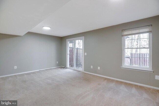 Building Photo - 6012 Westbourne Pl