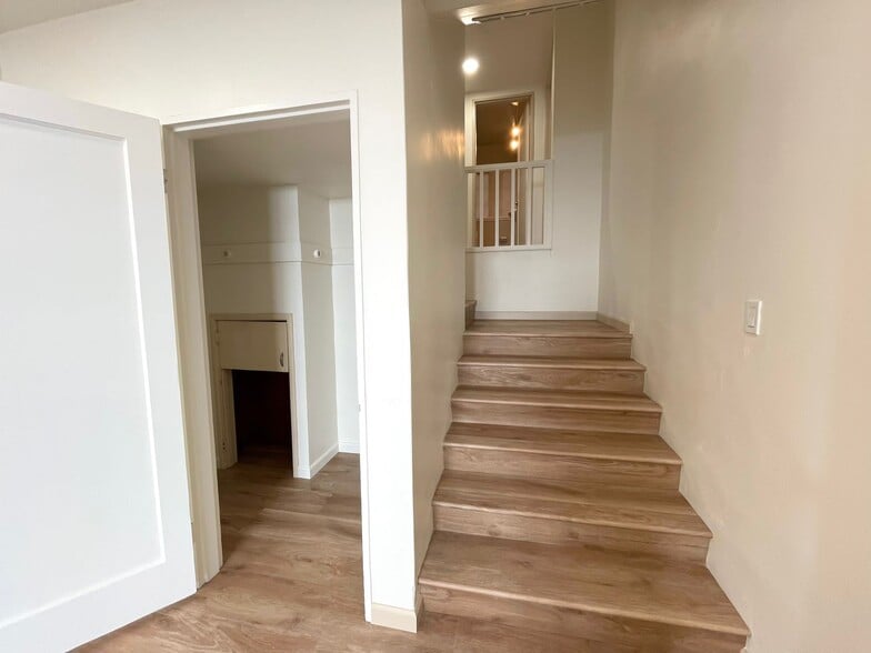 Building Photo - 2010 24th St