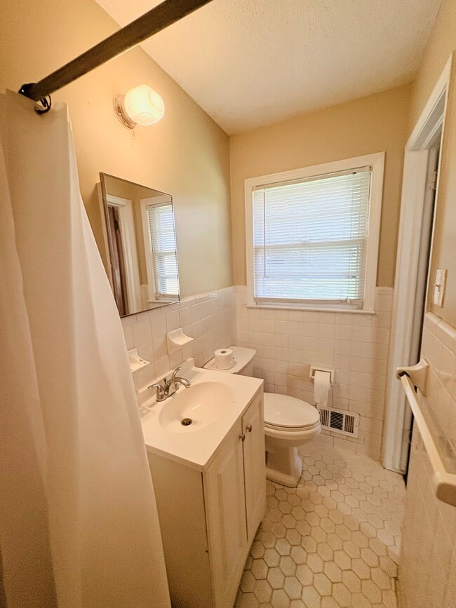 Building Photo - 709 Bounty Dr