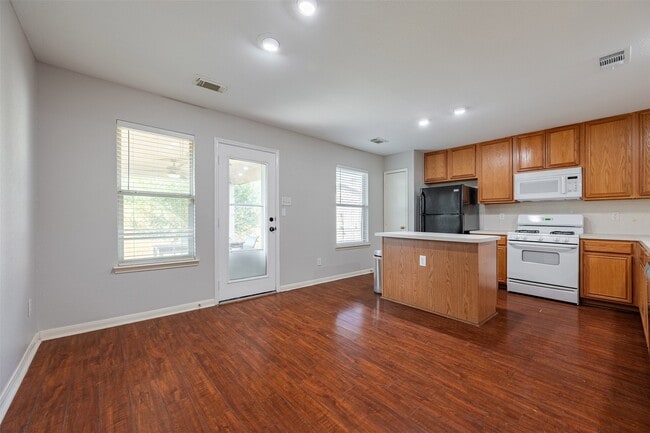 Building Photo - 15823 Kings Cypress Ln