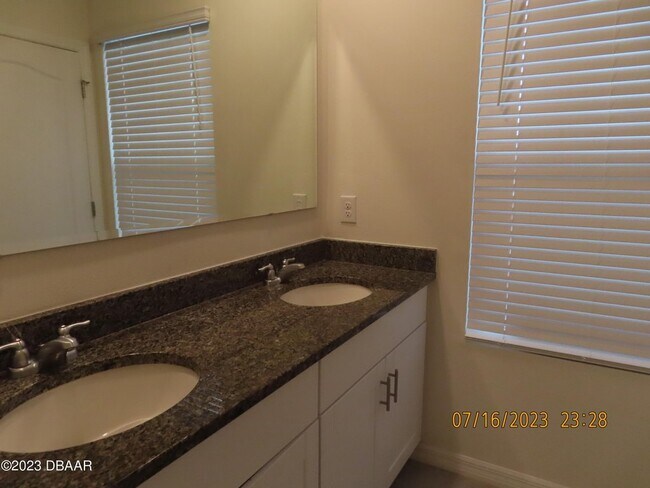 Building Photo - 4 BELLA LAGO Cir