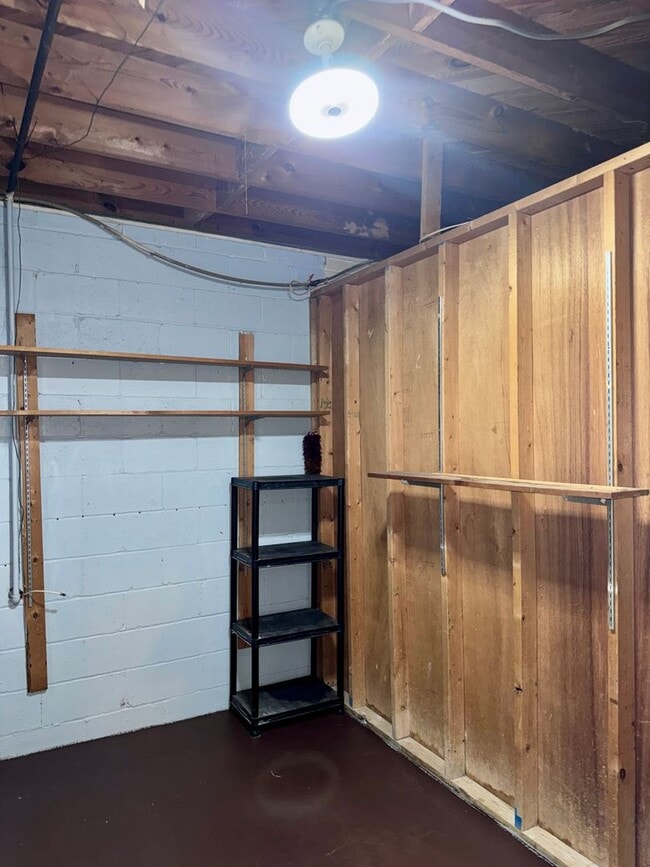 Building Photo - 430 Windsor Dr