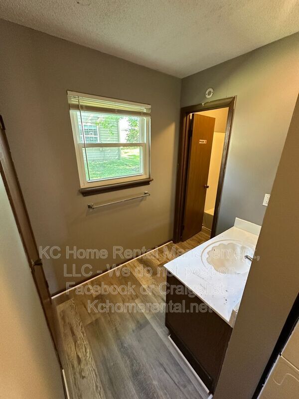 Building Photo - 561 N Somerset Terrace