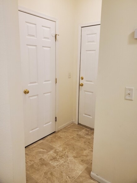 Building Photo - 10 Bridgewater Trl